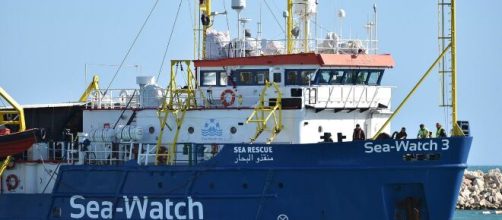 La Sea Watch è arrivata al porto di Messina ed attende comunicazioni sulla quarantena.