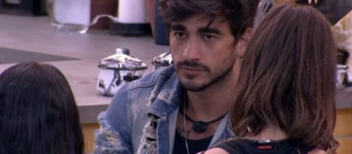 Guilherme fala sobre Victor Hugo para Mari e Flayslane. (Reprodução/TV Globo)