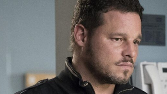 Nel quindicesimo episodio di Grey's Anatomy, Jo Wilson contatta la suocera e scopre che Alex non è mai stato da lei.