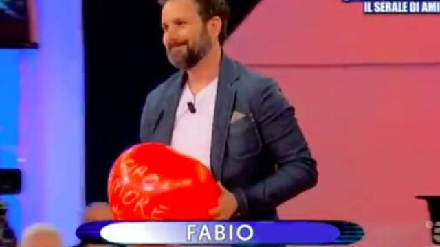 Uomini e Donne, Fabio vince la sfilata con la dedica alla figlia: 'Ciao amore di papa'