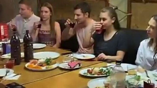 Il ghiaccio secco in piscina causa tre morti: finita in tragedia la festa della blogger Ekaterina Didenko.