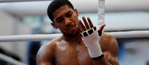 Anthony Joshua, campione mondiale dei pesi massimi versione Super WBA, WBO, IBF e IBO.