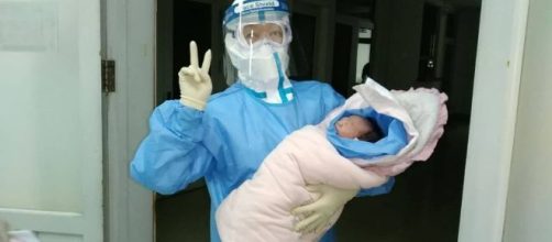 Mamma affetta da Coronavirus dà alla luce una bambina sana.