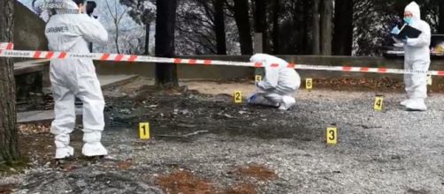 Omicidio in Calabria: bruciato vivo in auto, arrestati la moglie e i due complici.