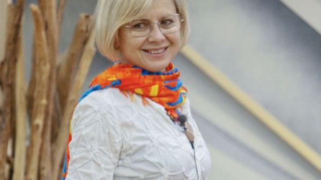 Antonella Elia dispiaciuta per il comportamento del suo fidanzato.