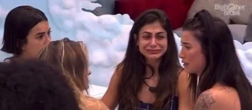 Bianca chora no 'BBB20' após notícias recebidas. (Reprodução/TV Globo)