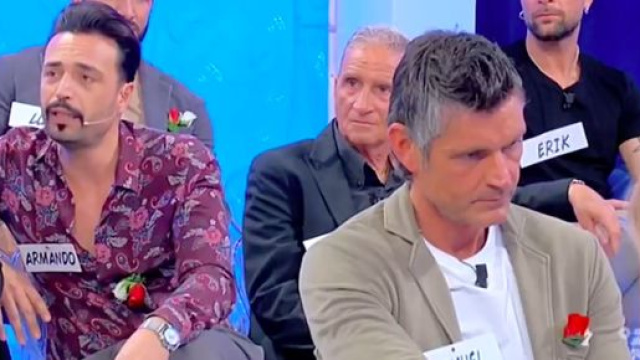 Uomini e Donne, Armando vuole sentire Alessia: 'Ti andrebbe di iniziare una conoscenza'
