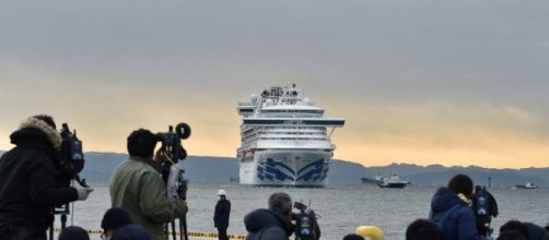 Coronavirus, la nave al largo del porto di Yokohama nella quale vi sono 61 contagiati. Stanno bene i cittadini italiani