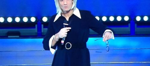 Festival di Sanremo, Fiorello si traveste da Maria De Filippi.