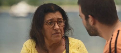 Lurdes será vítima de um golpe em 'Amor de Mãe'. (Reprodução/TV Globo)