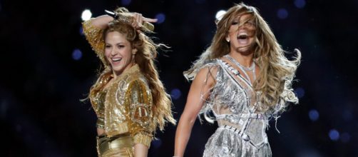 Shakira e Jennifer López brilharam no Super Bowl. (Divulgação/Twitter)