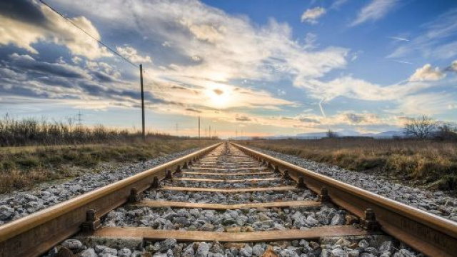 Ferrovie dello Stato assume 5 tecnici con diploma e patente B.