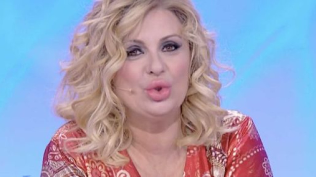 Uomini e Donne: Tina Cipollari secondo le indiscrezioni sarebbe pronta a convolare a nozze.