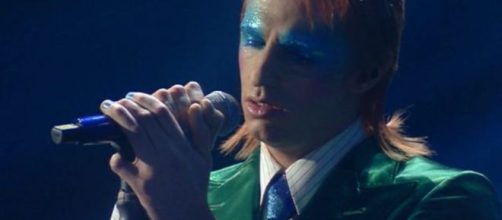 Sanremo 2020, Achille Lauro indossa il look di David Bowie