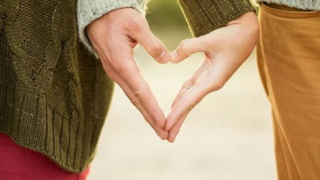 Oroscopo di sabato 8/02: Gemelli passionali, Vergine tra alti e bassi
