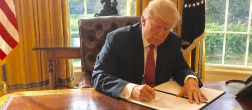 Trump signing an executive order [Image source: Wikipedia Commons]