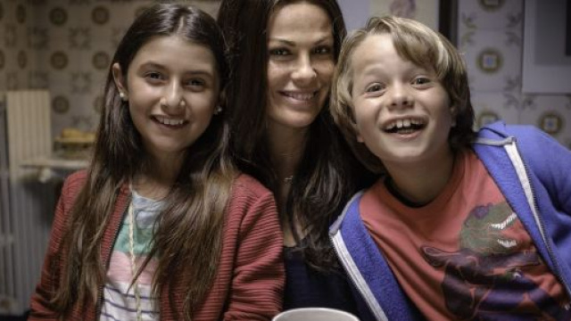 Come una madre, anticipazioni seconda puntata: gli inseguitori sono sulle tracce di Angela.