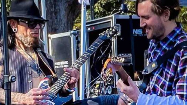 John Frusciante torna a suona sul palco insieme ai Red Hot Chili Peppers