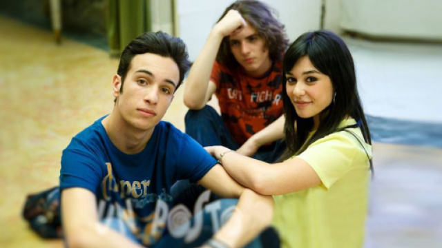 Un posto al sole: Patrizio (Lorenzo Sarcinelli), Vittorio (Amato Alessandro D'Auria) e Rossella (Giorgia Gianetiempo), Ph. Giuseppe D'Anna.