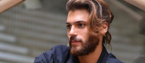 Can Yaman fue acusado por una fan turca de haberla agredido en un bar - bekia.es