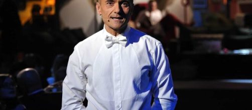 Gf Vip, Alfonso Signorini bloccato a Milano: potrebbe condurre dall'hotel all'interno del quale alloggia