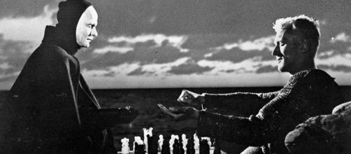 Max Von Sydow retando a la muerte en la cinta 'El séptimo sello' de Ingmar Bergman