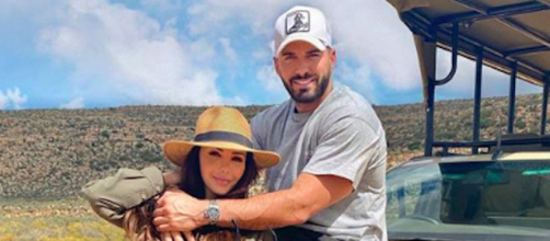 Love Island : Nabilla demande à Thomas de quitter le plateau après un fou rire. Credit : Instagram/nabilla