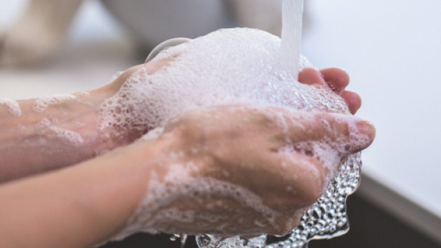 Coronavirus : 6 objets auxquels il faut penser à se laver les mains après les avoir touchés. Credit : Pexels