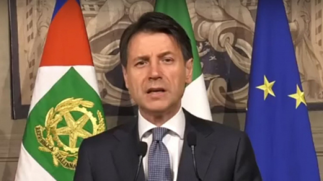 Coronavirus, Conte annuncia il blocco totale: tutto chiuso tranne farmacie e alimentari
