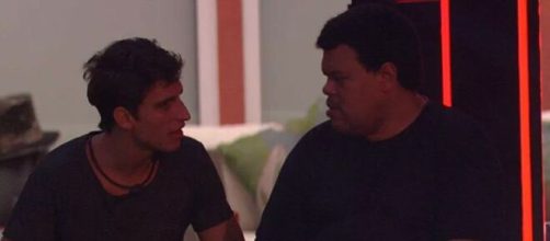 Em festa do reality show, Babu diz para Prior que Daniel é um 'viadinho'. (Reprodução/ TV Globo)