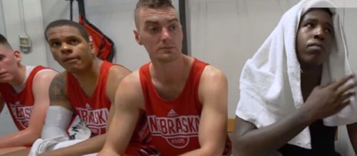 Nebraska Huskers: Entire basketball team quarantined in a locker room as Hoiberg falls ill. [Image Source: Big Ten Network/ YouTube Screenshot]