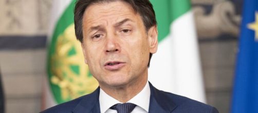 Giuseppe Conte raggiunge l'intesa tra governo, sindacati e imprese per il provvedimento sul lavoro in tema coronavirus.