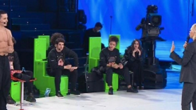 Amici, lo scontro tra Maria De Filippi e Valentin.