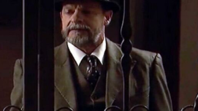 Il Segreto, trame Spagna: Raimundo ritorna in paese e si mette alla ricerca di Francisca.