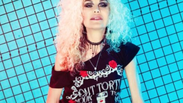 Donatella Rettore dovrà essere operata d'urgenza: il suo tweet preoccupa i fan.