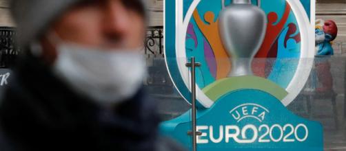 La UEFA ha decidido aplazar la Eurocopa al verano del 2021