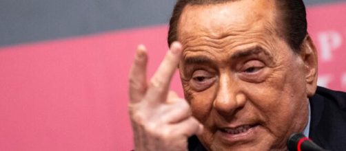 Berlusconi, maxidonazione alla Regione Lombardia: 10 milioni di euro per il nuovo reparto di terapia intensiva alla Fiera di Milano.