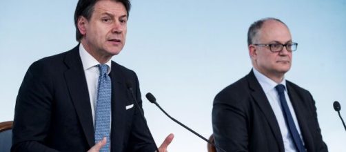 Il Presidente del Consiglio Giuseppe Conte e il ministro dell'Economia Roberto Gualtieri.