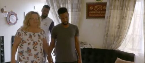 On, '90 Day Fiancé,' Fans are tripping out over Lisa & Umar's bedroom skills. [Image Source: Entertainment Tonight/YouTube]