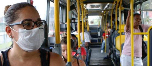 Para combater o coronavírus, prefeitura carioca proíbe passageiros em pé nos ônibus. (Arquivo Blasting News)