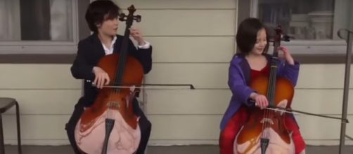 Taran and Calliope Tien wanted to give more than a virtual performance for a neighbor performance for a neighbor. [Image Source: CBS/YouTube]