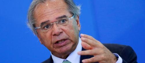 Ministro da economia, Paulo Guedes, anunciou mais dinheiro para reforçar o Bolsa Família devido ao coronavírus. (Arquivo Blasting News)