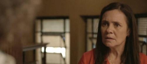 Thelma decide que matará para não dividir filho com a mãe biológica. (Reprodução/TV Globo)