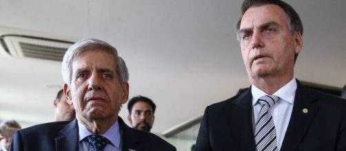 Mais integrantes da comitiva de Bolsonaro contraíram o coronavírus. (Arquivo Blasting News)