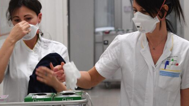 Assunzioni, non solo concorsi pubblici: agenzie di lavoro cercano 2.000 infermieri, medici e Oss, colloqui su Skype.