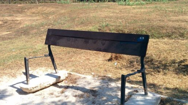 Coronavirus, a Sannicola smontate le panchine per evitare assembramenti (foto di repertorio)