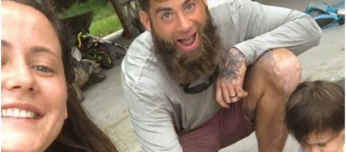 David Eason taunts social media followers with video of daughter Ensley and pet dog. (Photo/David Eason Instagram)