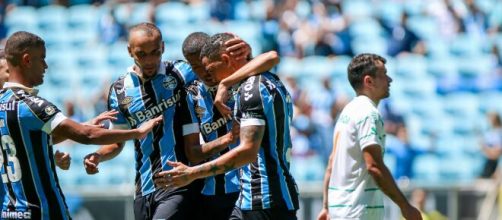 Jogadores do Grêmio comemoram gol contra o Juventude. (Reprodução/Lucas Uebel/Grêmio FBPA)