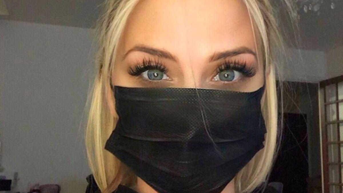 Scarica Gratis Images Tpmp La Photo De Kelly Vedovelli Portant Un Masque Provoque L actualisé par