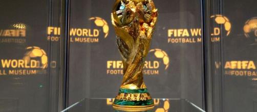 Taça entregue a seleção campeã do mundo. (Arquivo Blasting News)